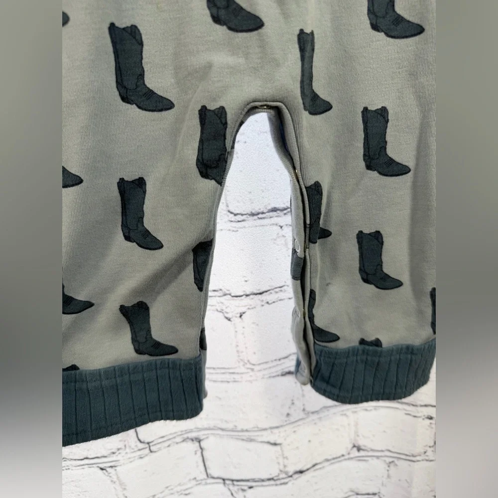 Kate Quinn Boot Print Footie *play*